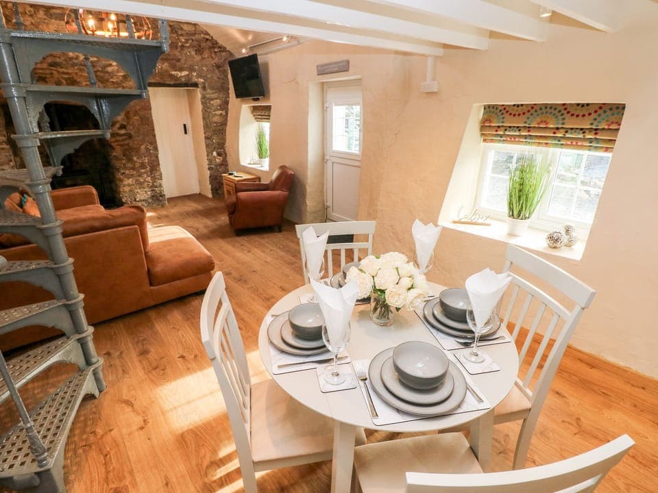 Cottage | Private kitchen | Fridge, dishwasher, electric kettle, toaster