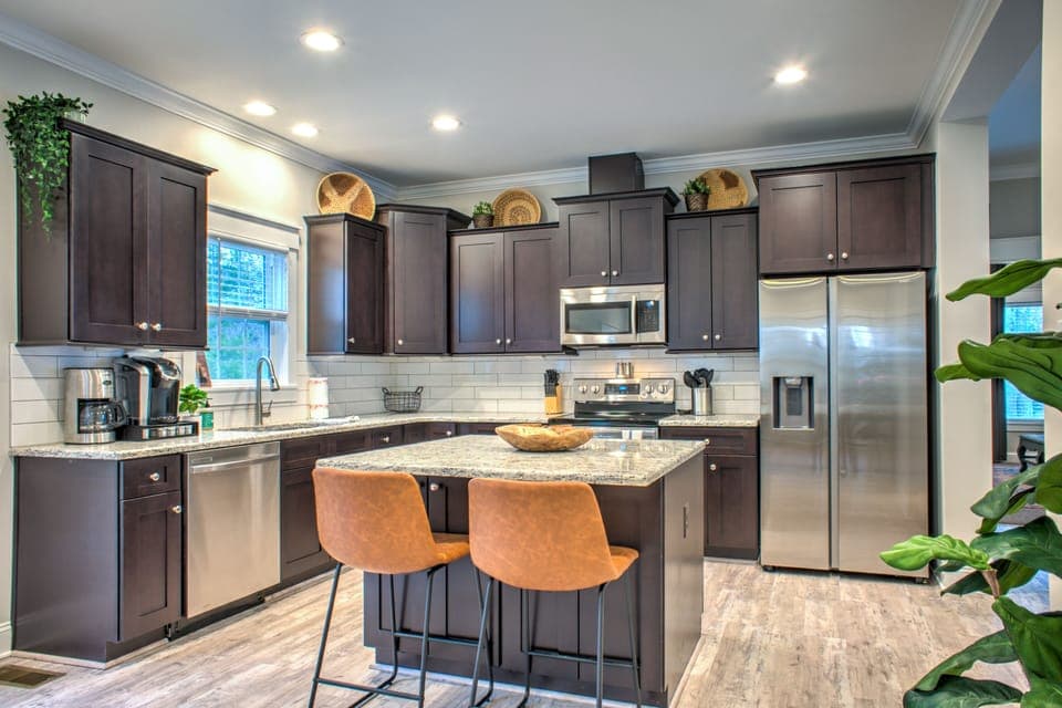 Breakfast Bar - Fully Equipped Kitchen