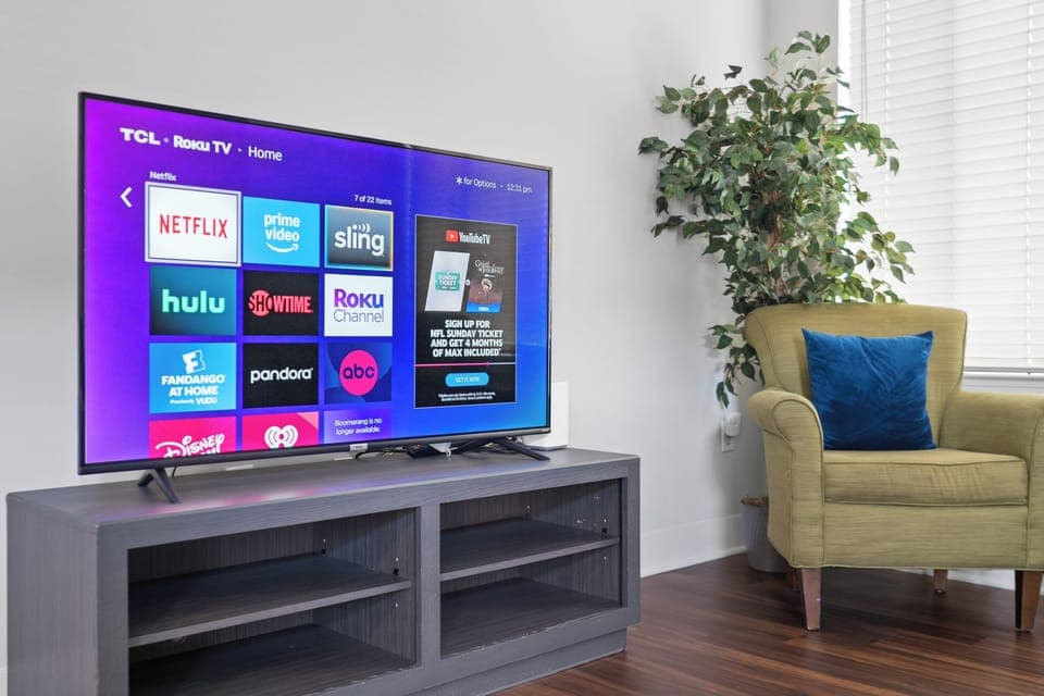 Deluxe Apartment | Living area | Flat-screen TV