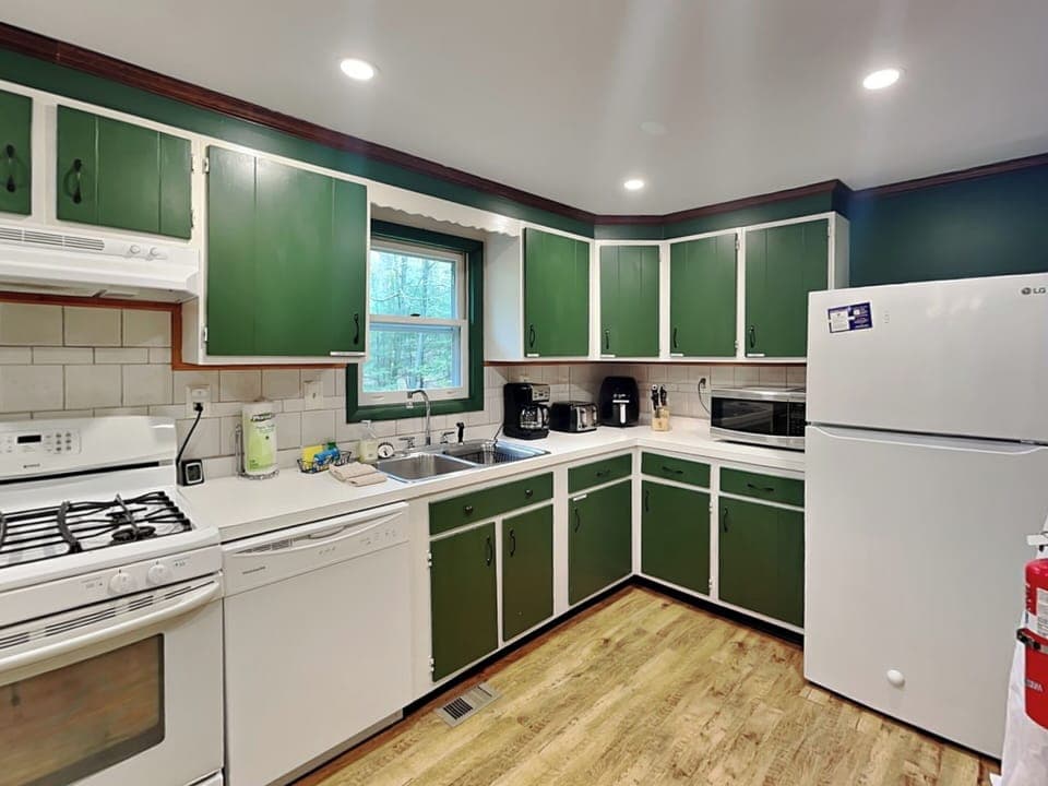 House (3 Bedrooms) | Property amenity