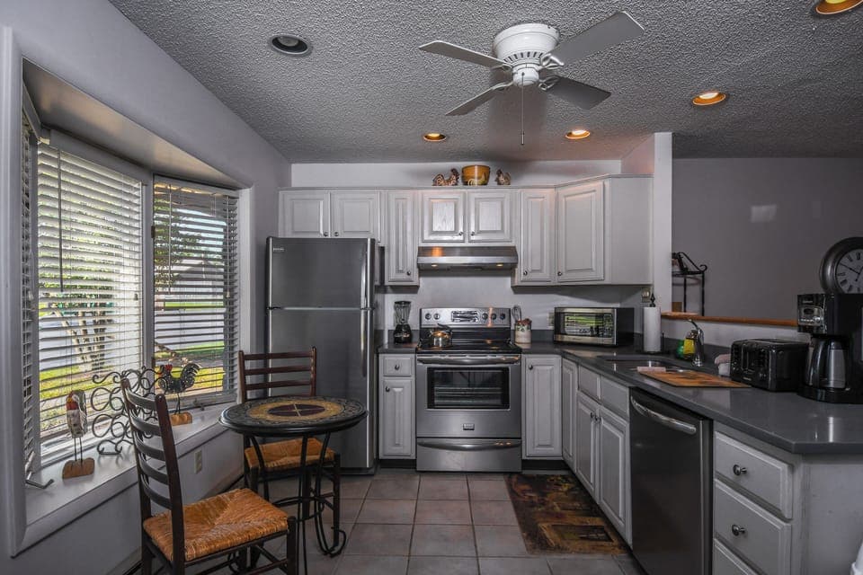 Studio (3 Bedrooms) | Property amenity