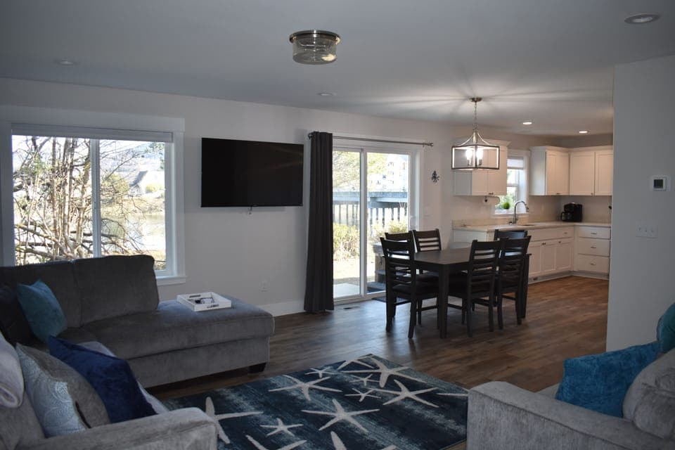 open concept floor plan- new furnishings (ottoman delivered after pic was taken)