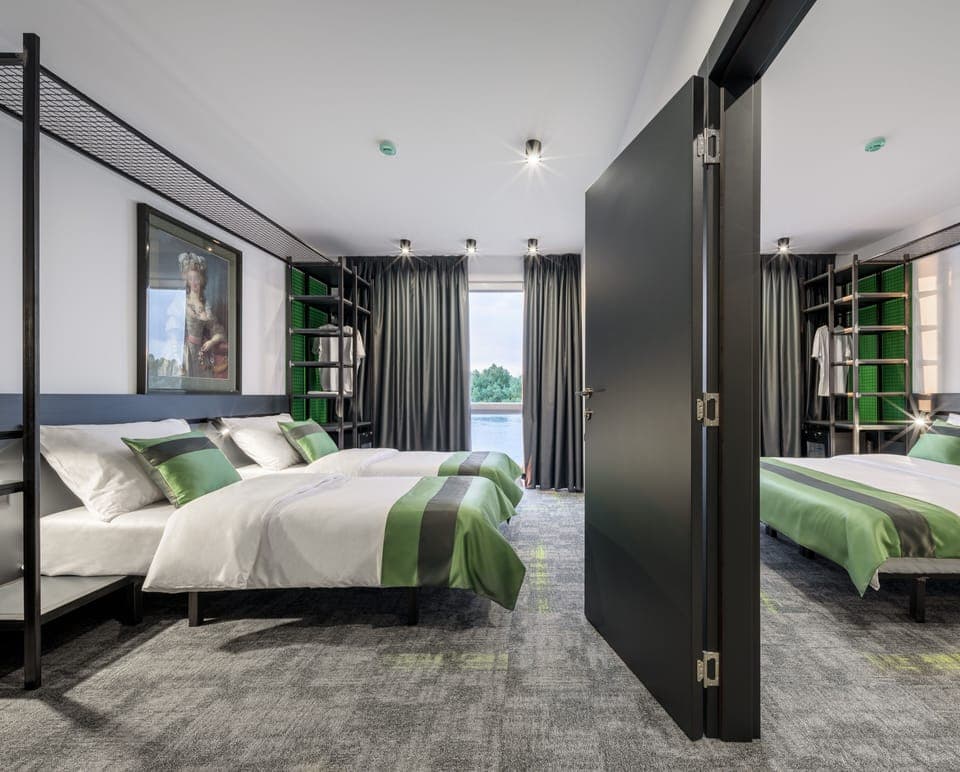 Frette Italian sheets, premium bedding, pillowtop beds, minibar