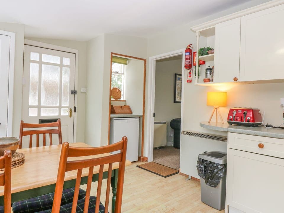 Cottage | Private kitchen | Fridge, electric kettle, toaster, cookware/dishes/utensils