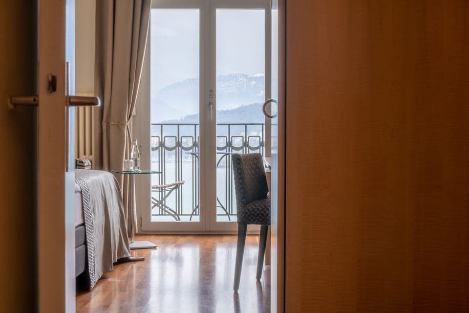 Single Room Lakeside | Minibar, in-room safe, individually decorated, individually furnished