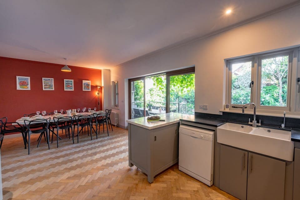 First floor: Kitchen and dining area