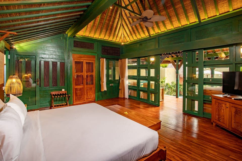 One Bedroom Honeymoon Private Pool Villa | Premium bedding, minibar, individually furnished, desk