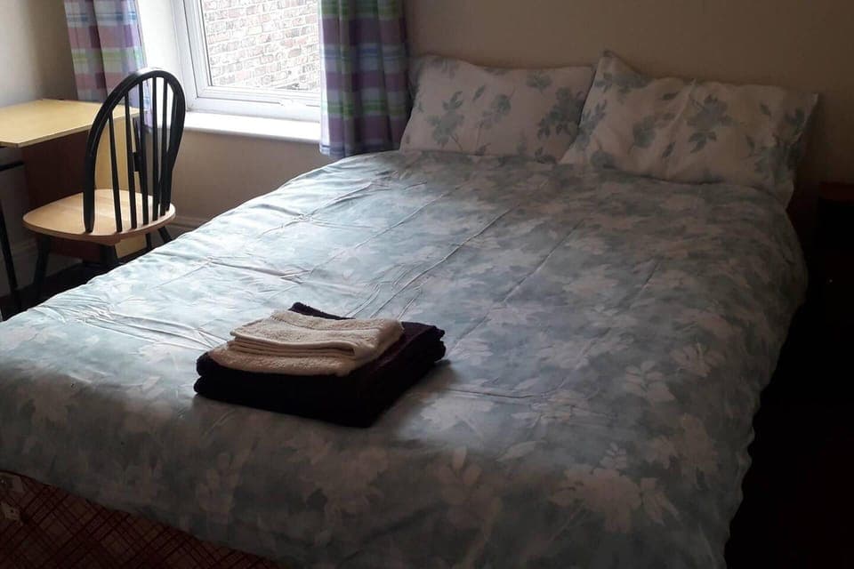 House | 2 bedrooms, iron/ironing board, free WiFi, bed sheets