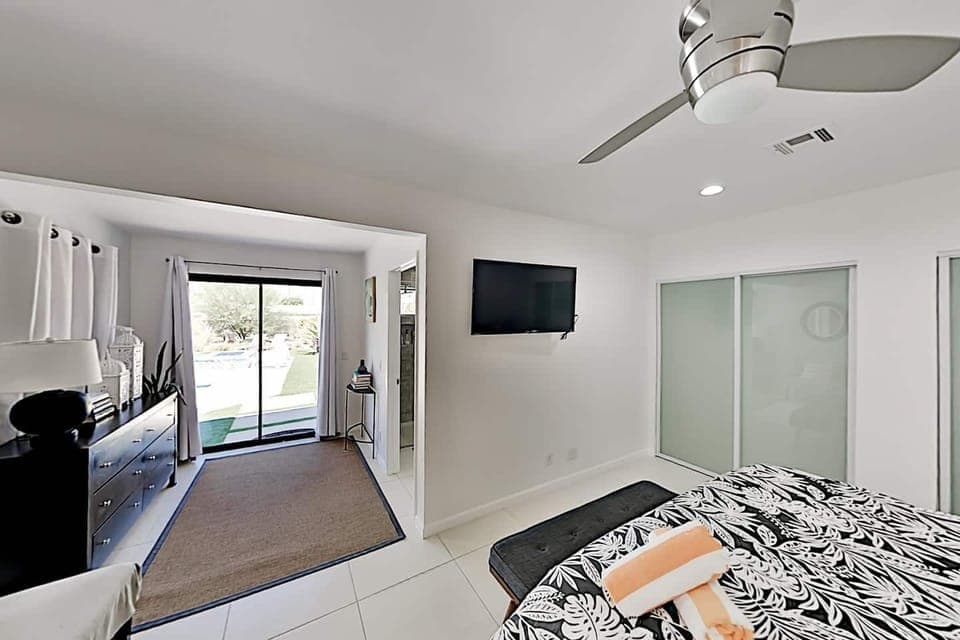 Master bedroom with pool access
