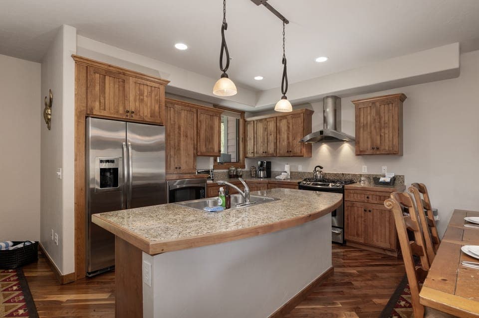 Townhome, 3 Bedrooms | Private kitchen | Fridge, oven, coffee/tea maker, toaster