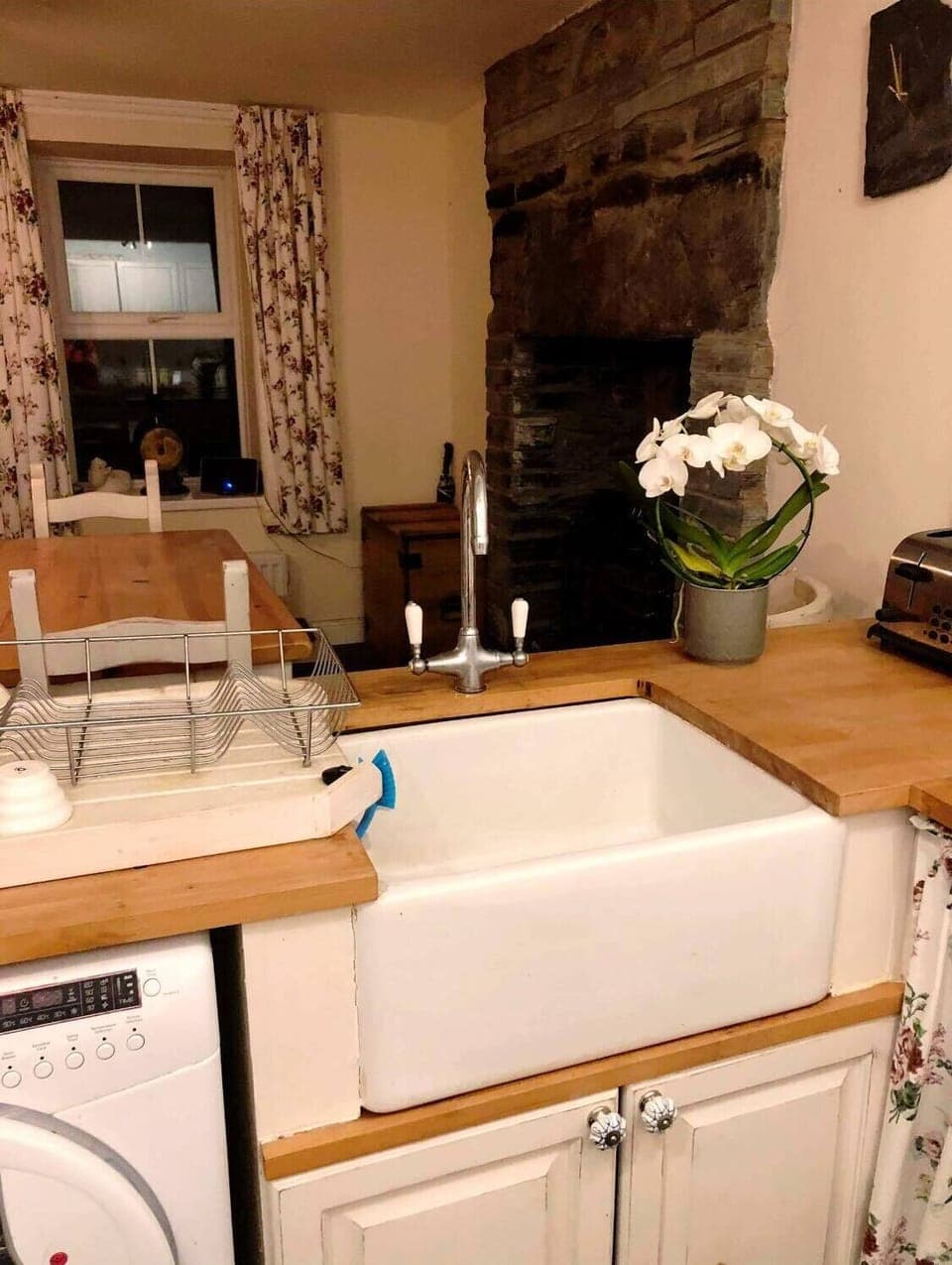 Cottage, 4 Bedrooms | Private kitchen | Full-size fridge, microwave, coffee/tea maker, electric kettle