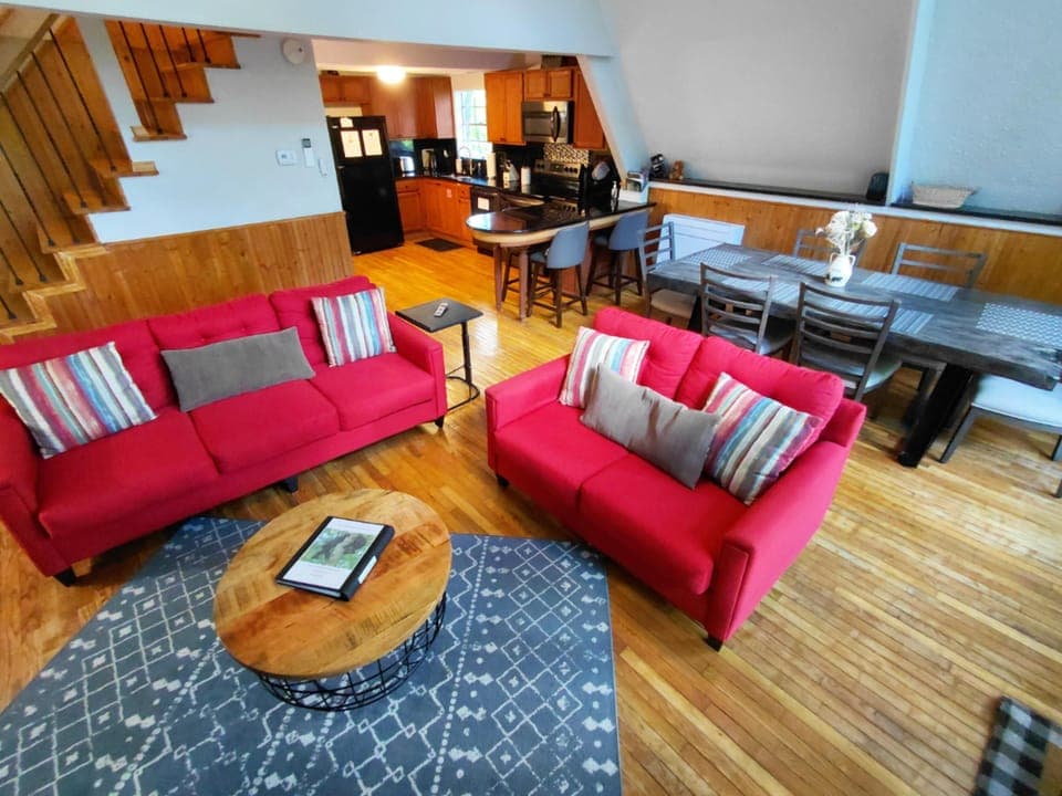 Open Concept Main Floor Living, Dining, and Kitchen