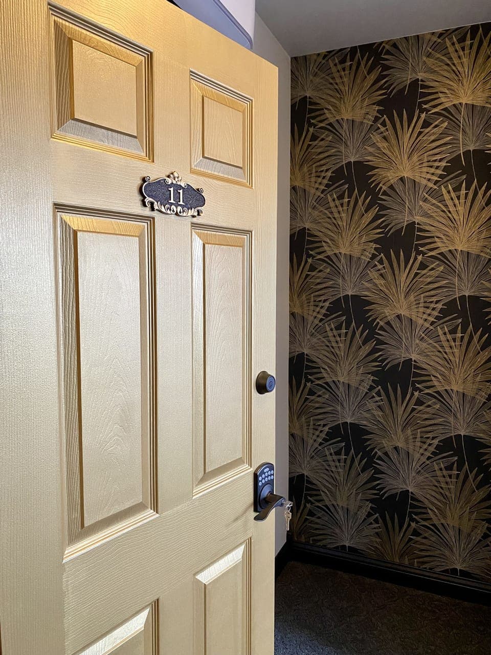 Room 11 | Premium bedding, pillowtop beds, free WiFi, bed sheets