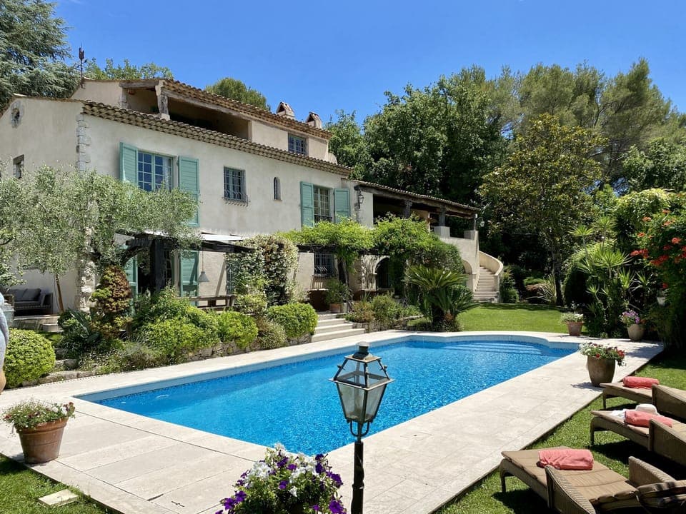 This gorgeous villa close to Valbonne sleeps 14 guests comfortably