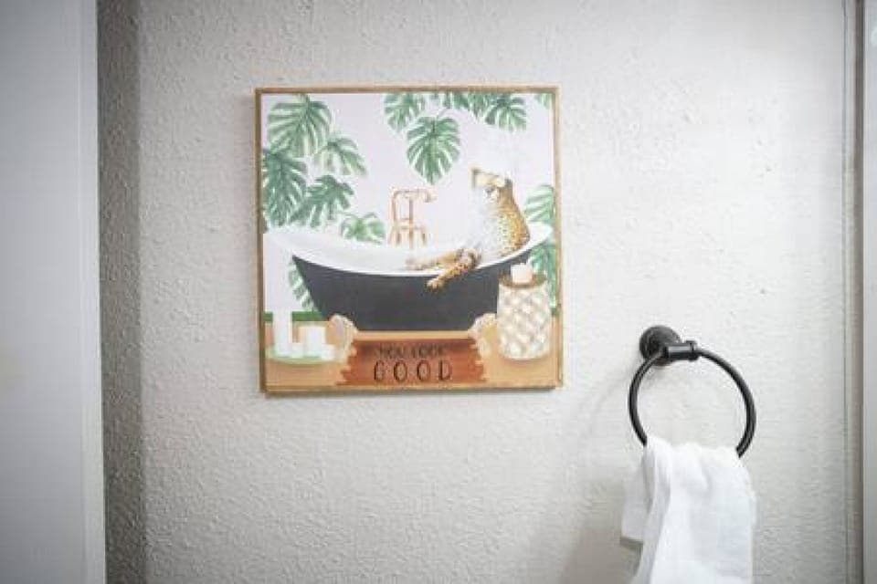 Full Bathroom 10.jpg