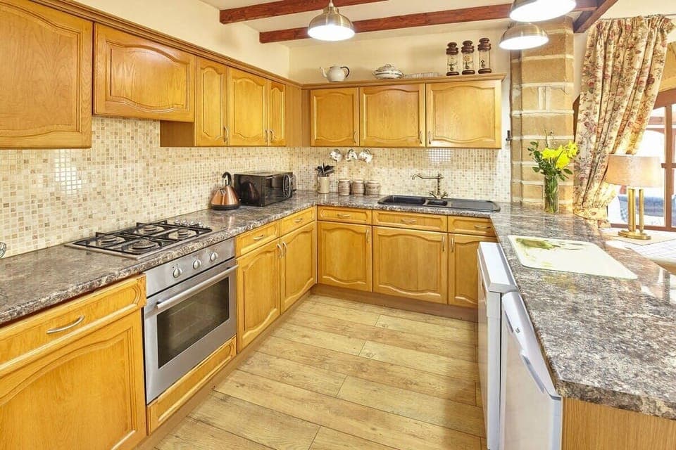 The Arches Cottage, Brotton - Host & Stay