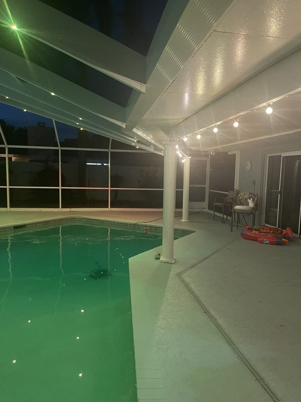 Fully enclosed pool