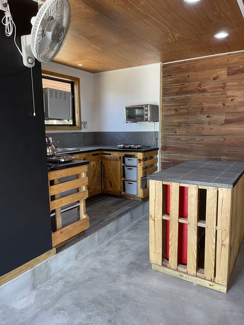 Fridge, oven, stovetop, blender