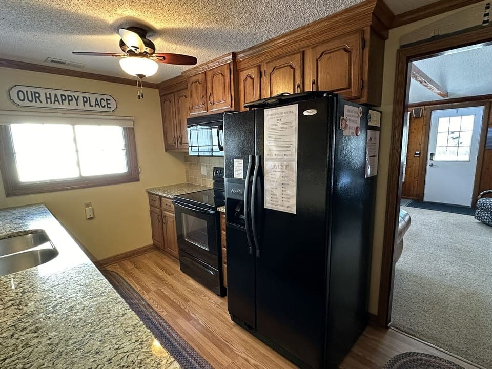 Kitchen: Microwave, Electric Stove, Refrigerator/Freezer with Ice Maker