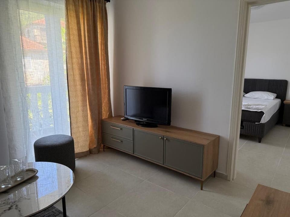 Family Lux suite with sea view and terrace | Living area | Flat-screen TV, printers