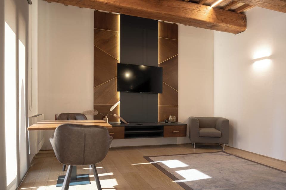 Luxury Suite | Living area | Flat-screen TV