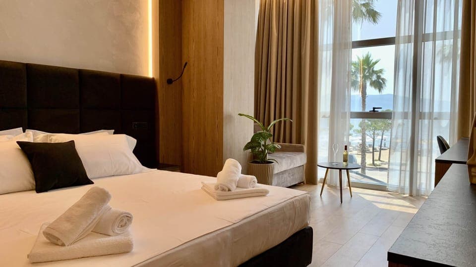 Panoramic Quadruple Room | Frette Italian sheets, premium bedding, down comforters, pillowtop beds