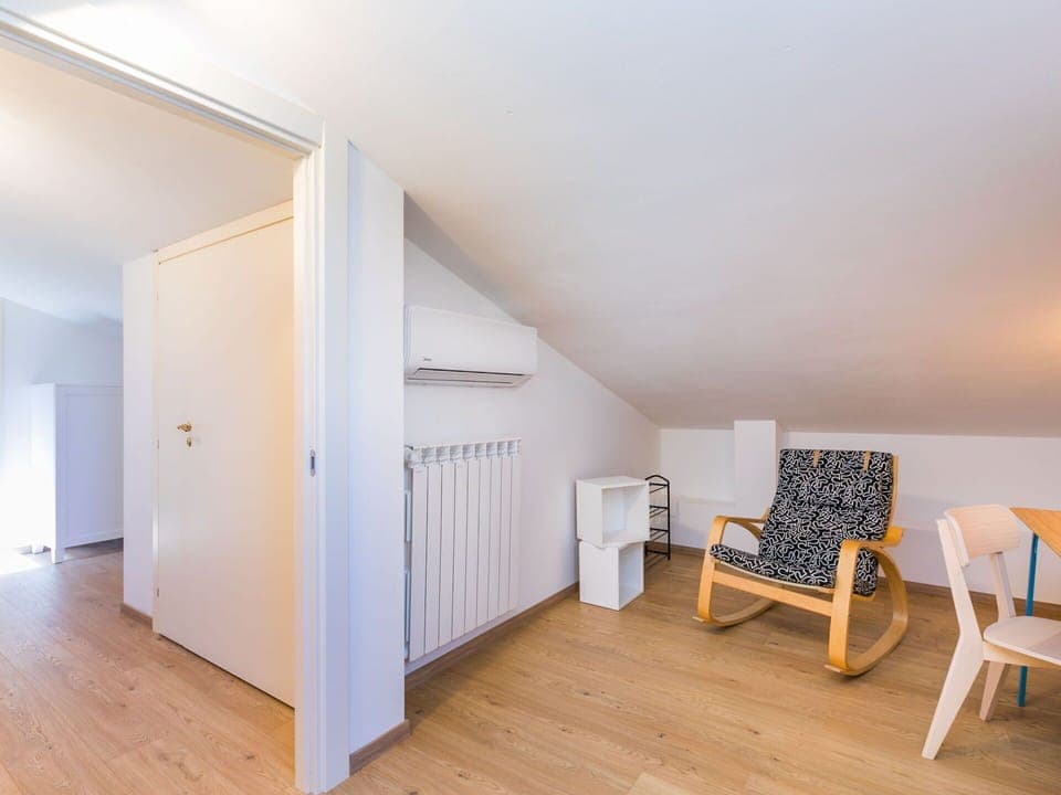 Building, Comfort, Wood, Flooring, Floor, Hall, Laminate Flooring, House, Chair, Wood Stain