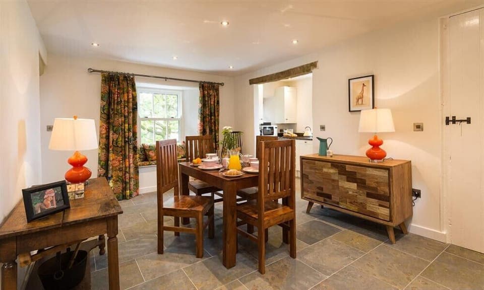 Cottage | Private kitchen | Dishwasher, cookware/dishes/utensils