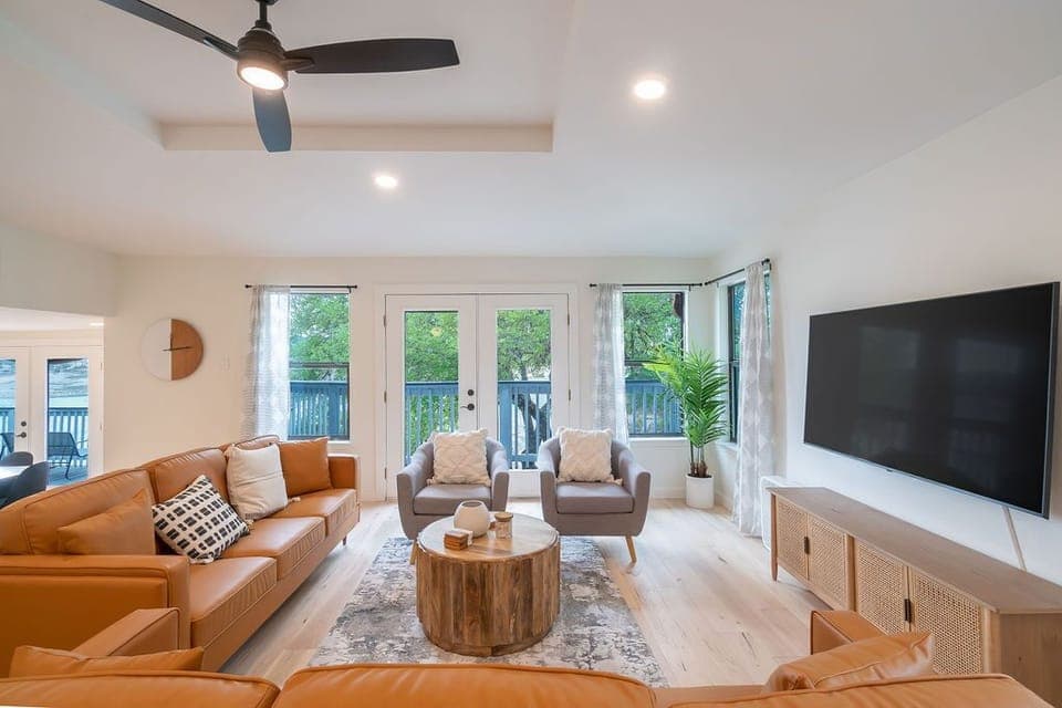 Upstairs living room with views overlooking the lake