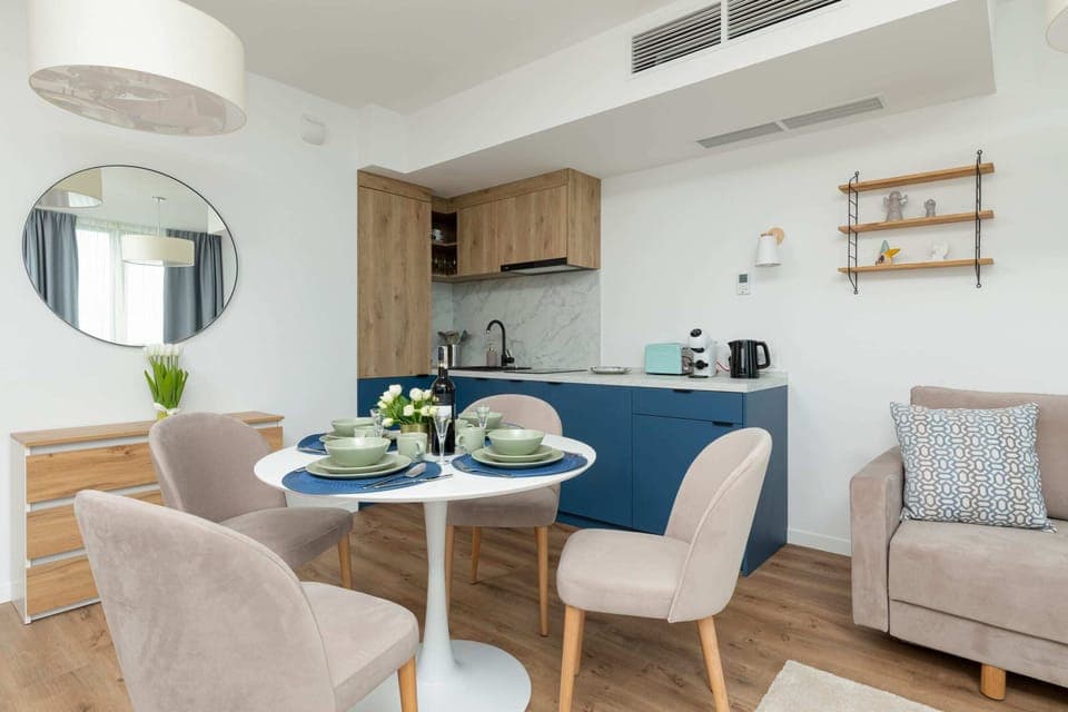 Fully equipped kitchenette. 