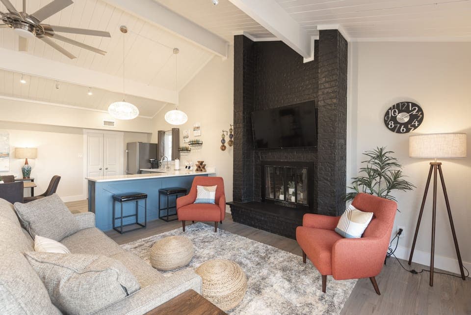 Enjoy Texoma in comfort and style.