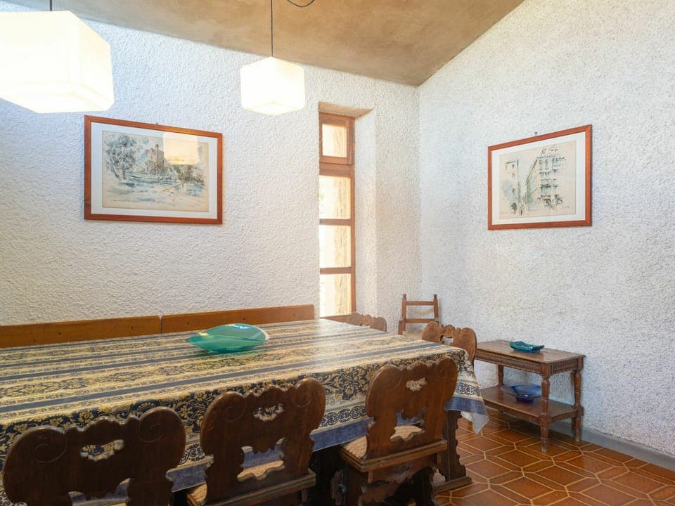 Building, Plant, Property, Window, Land Lot, Urban Design, Landscape, Neighbourhood, Grass, Leisure