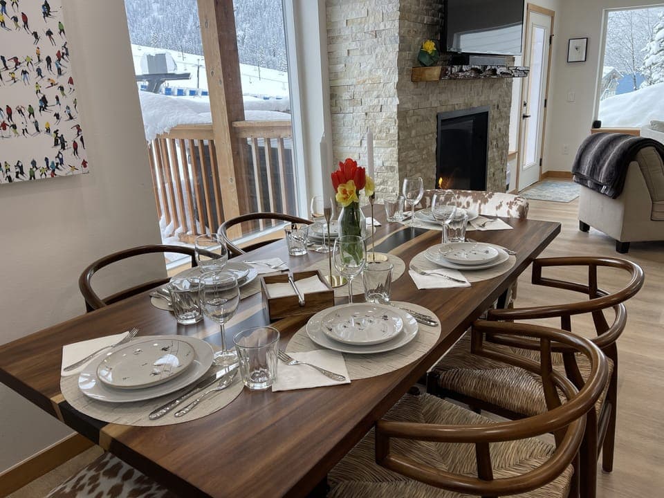 Dine with 6-8 people with a window on the slopes and the Cascade Moutains. 