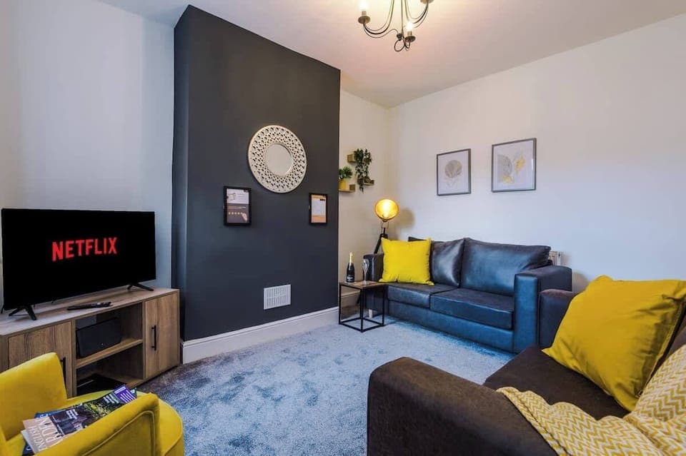The spacious living room is fully equipped with two sofas and a smart TV with Netflix.