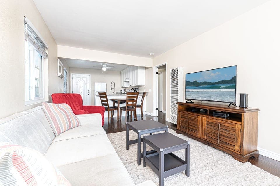 The perfect beach retreat for small groups to enjoy easy access to the best of Newport at an affordable price!
                