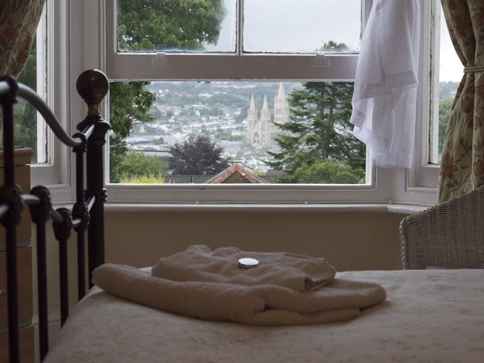 Standard Double Room, Ensuite, City View