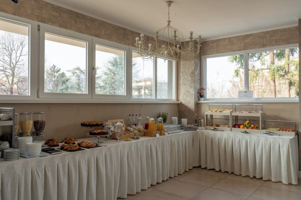 Daily buffet breakfast (EUR 5.90 per person)