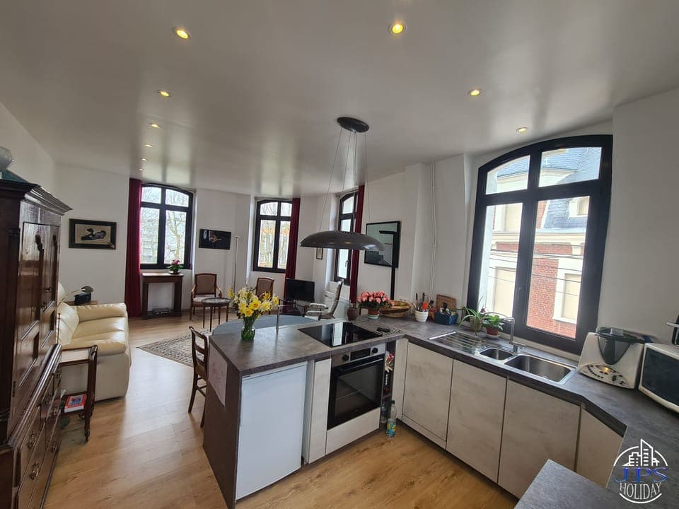 Elite Apartment, Ensuite, City View (Le phare Dieppois) | Shared kitchen | Highchair