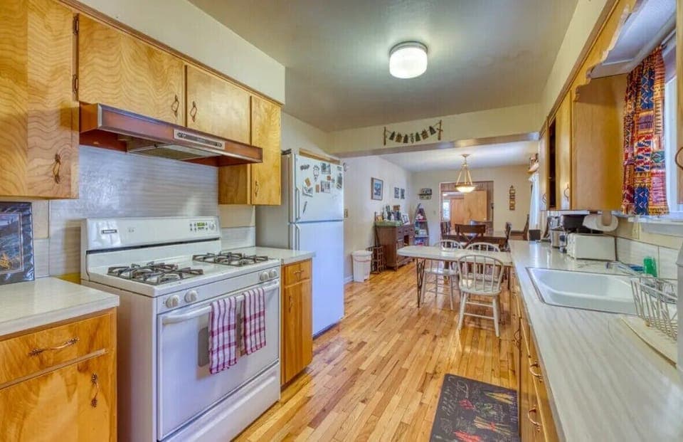 Full sized kitchen