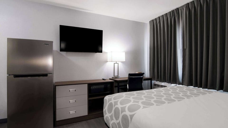 Standard Room, 1 Queen Bed, Non Smoking | Free WiFi, bed sheets