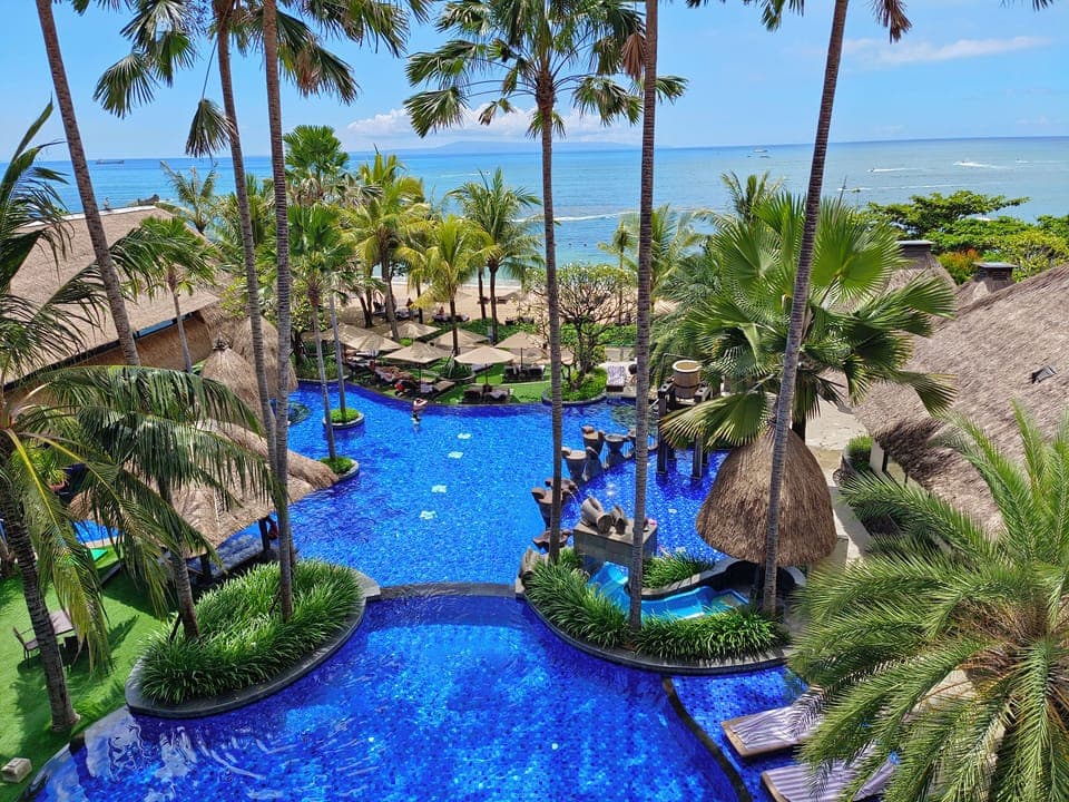 4 outdoor pools, open 8:00 AM to 8:00 PM, pool umbrellas, sun loungers