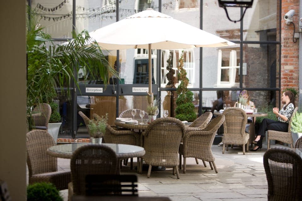 Breakfast, lunch, dinner served; French cuisine 