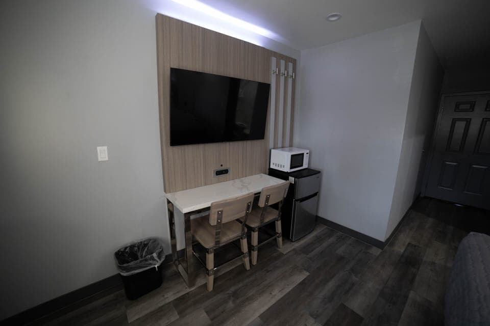 Standard Room | Desk, iron/ironing board, free WiFi