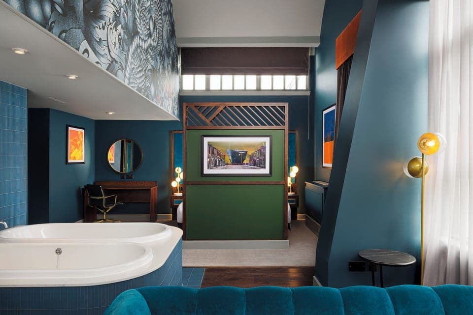 Signature Suite | In-room safe, desk, blackout drapes, iron/ironing board