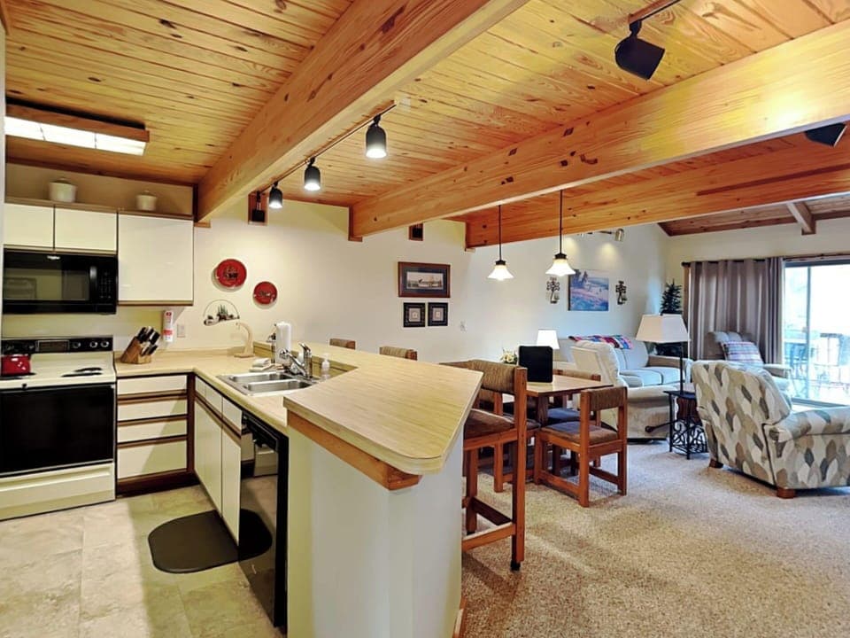 House (3 Bedrooms) | Property amenity