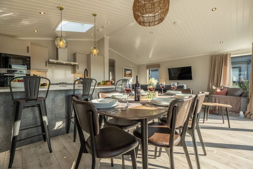 14 Westgate, Burnham Market: The dining area has seating for six, and a breakfast bar