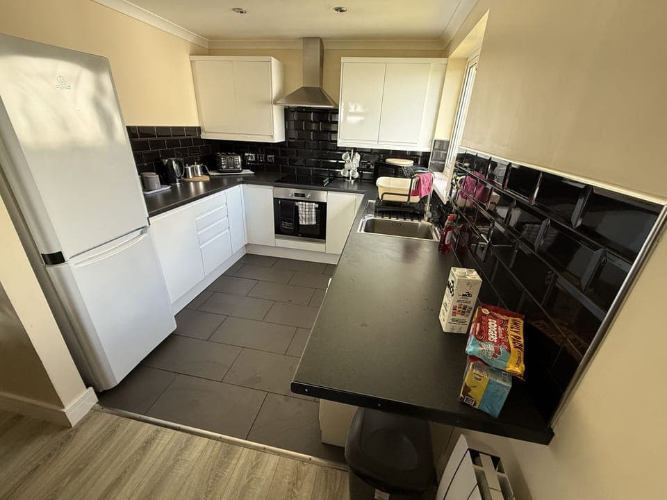 Cottage | Private kitchen | Fridge, dishwasher, electric kettle, toaster