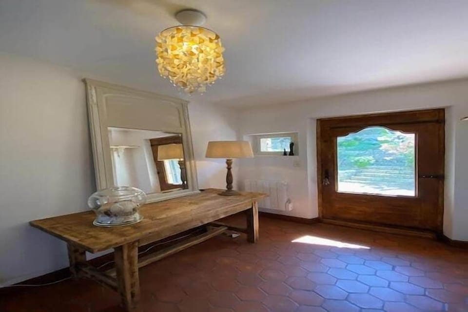 Entrance / Reception