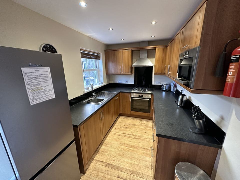 Kitchen with Separate F/F