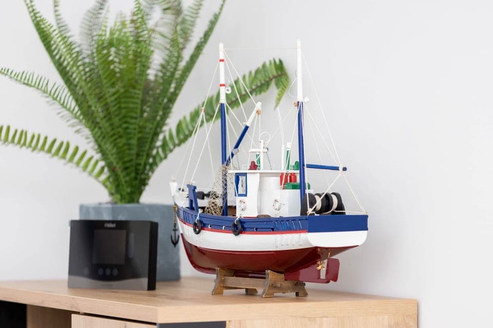 Decorative details in the apartment. 